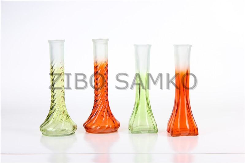 Glass vase with fashion colors