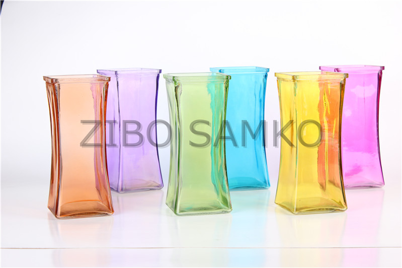 Glass vase with color spraying