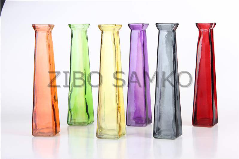 Glass vase with color spraying