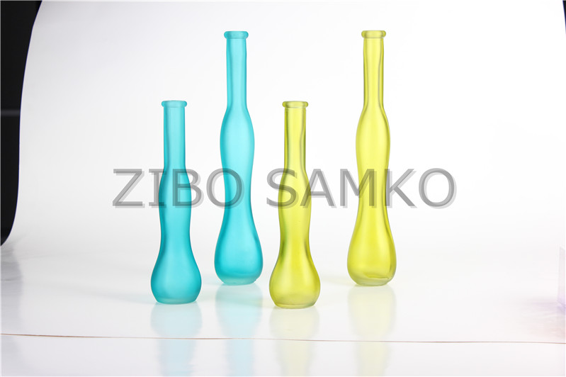 Glass vase with color spraying