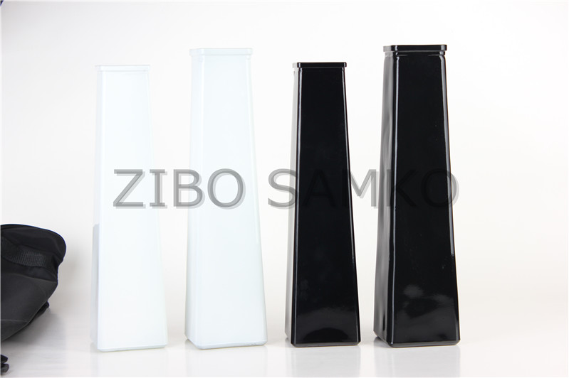 Glass vase with color spraying