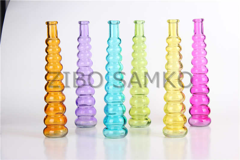 Glass vase with color spraying