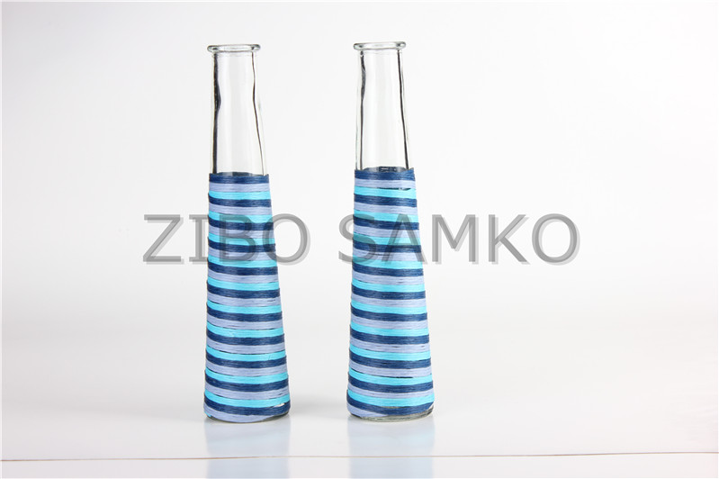 Glass vase with hand draft decor