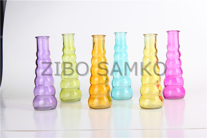 Glass vase with color spraying