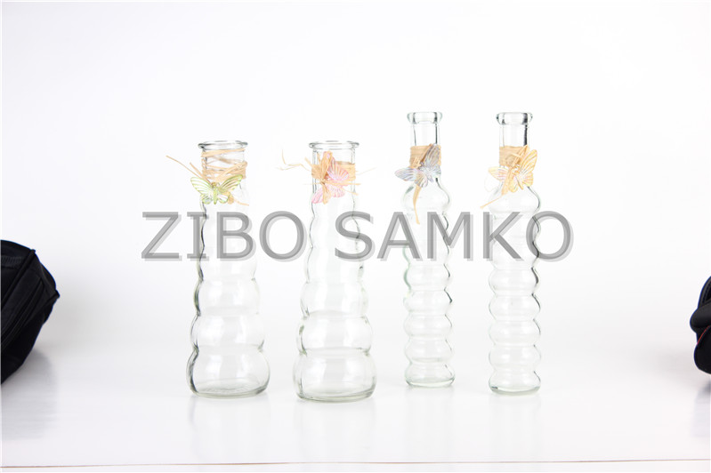 Glass vase with hand draft decor