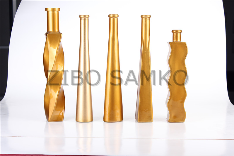Glass vase with golden color spraying